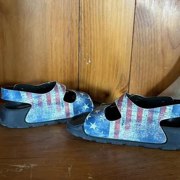 Birki's by Birkenstock Patriotic Aruba Sandals Youth USA Flag EU 33 US 2-2.5