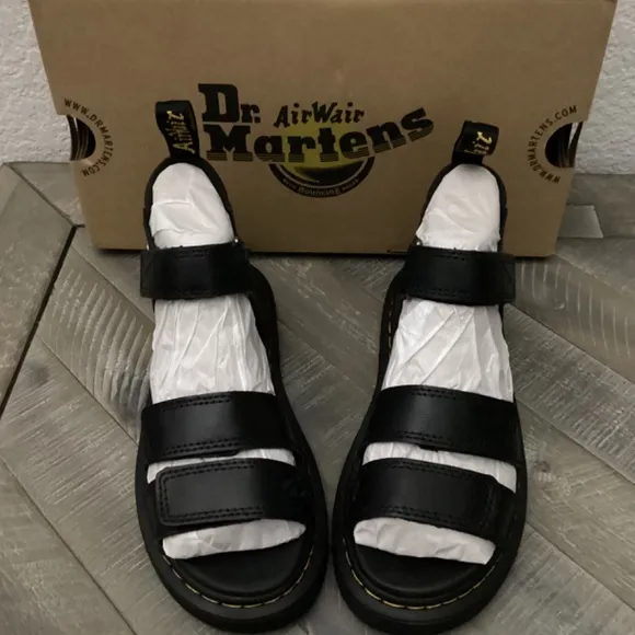 DR. MARTENS Klaire Sandal, size Boys 2/Girls 3, EU 33