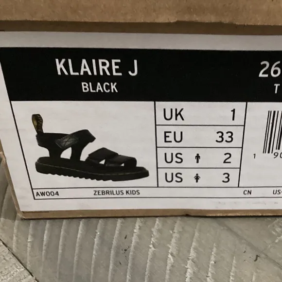 DR. MARTENS Klaire Sandal, size Boys 2/Girls 3, EU 33