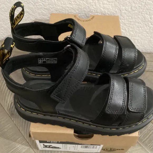 DR. MARTENS Klaire Sandal, size Boys 2/Girls 3, EU 33