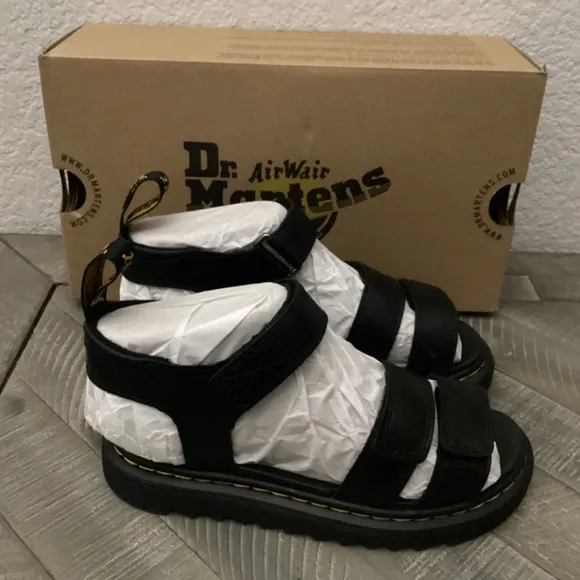 DR. MARTENS Klaire Sandal, size Boys 2/Girls 3, EU 33