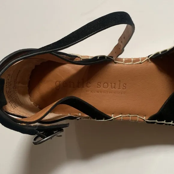 Kenneth Cole Sandals.‎ Charlie X band buckle.