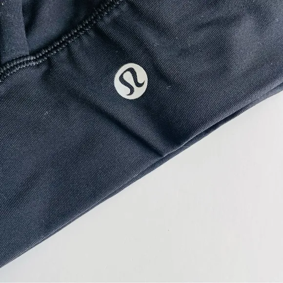 Lululemon SIZE 6 Energy Longlined Medium Support Sports Bra in Black