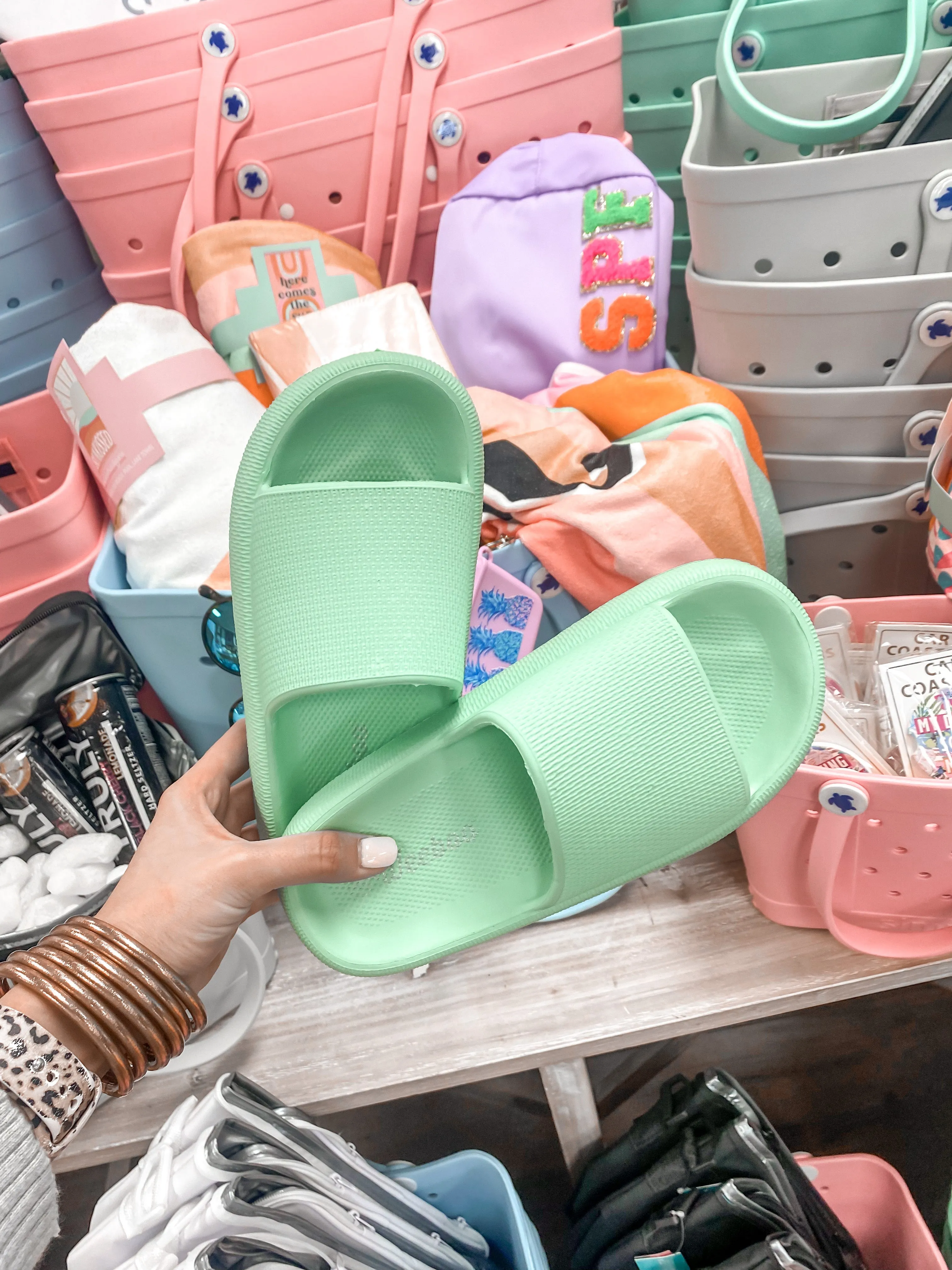Shoreside Stroll Pillow Slides