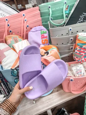 Shoreside Stroll Pillow Slides