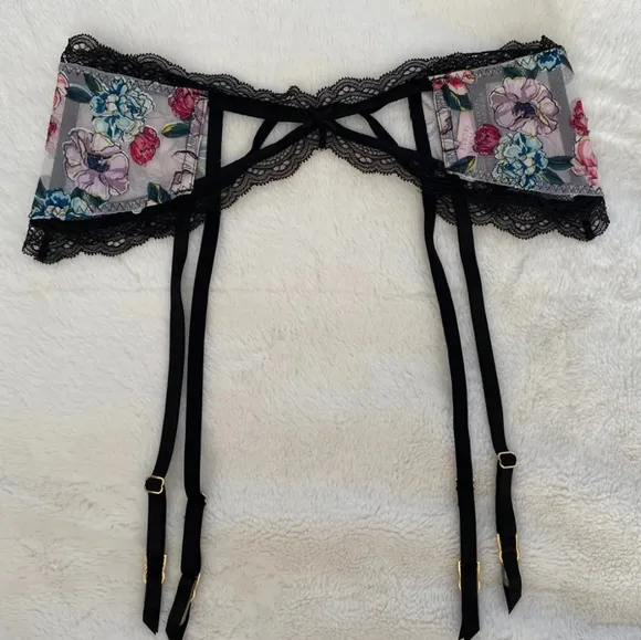 Victoria's Secret Garter Belt Very Sexy Lingerie Black Floral M/L