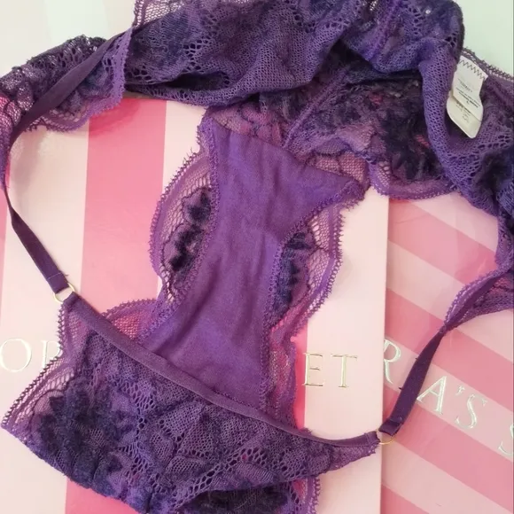 Victoria's Secret Vintage Very Sexy Lace String Bikini Panty NWT Purple Cutout