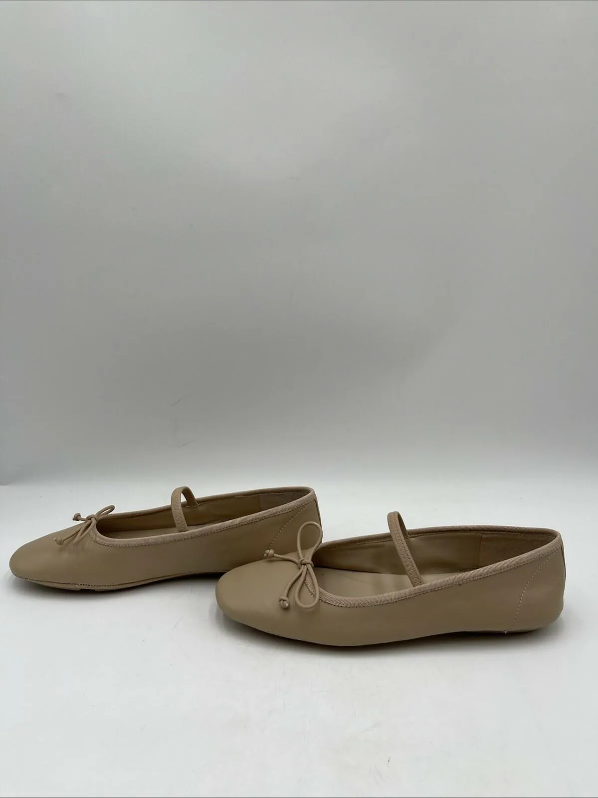 Vince Camuto Emily Travis  Reese Balet Flat Soft Buff Size 8.5M - Very Good