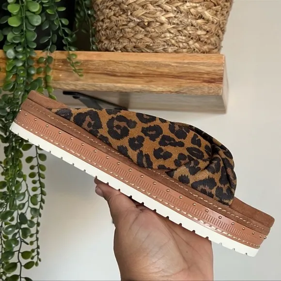 Vince Camuto Rareden Leopard Platform Sandals